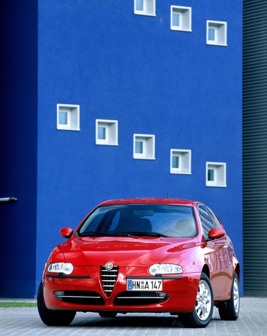  Alfa Romeo 147 3-Door (937A) 2000 года  (фото 19 из 43)